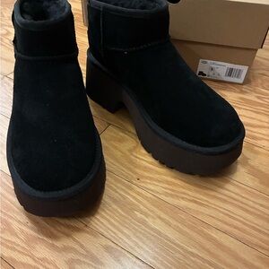 UGG Women's Black Suede Platform Boots. Size 9. NWT